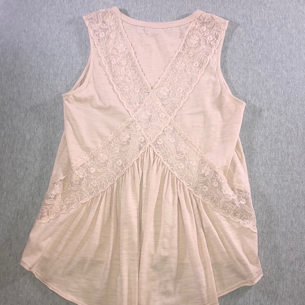 ~NWOT~ Doe & Rae Pink Lace Sleeveless Top - Picture 4 of 6